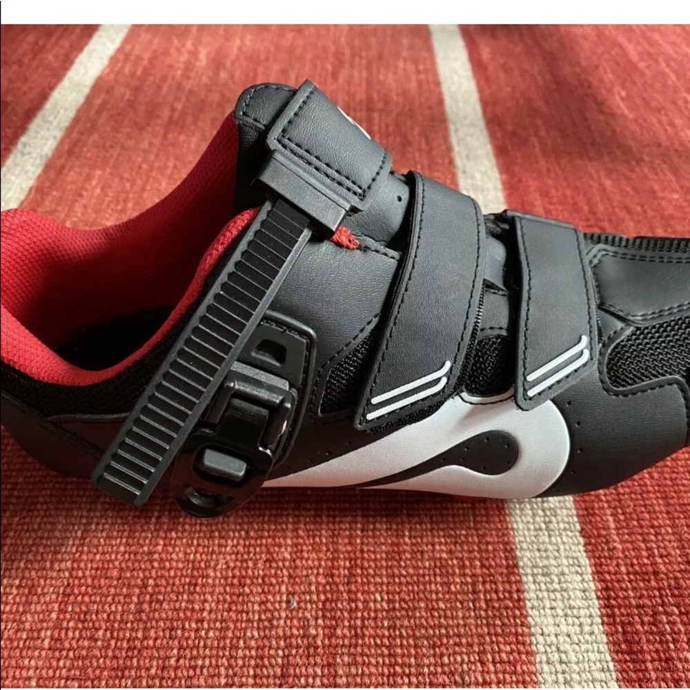 Peloton men’s size 40 ( women’s size 8)